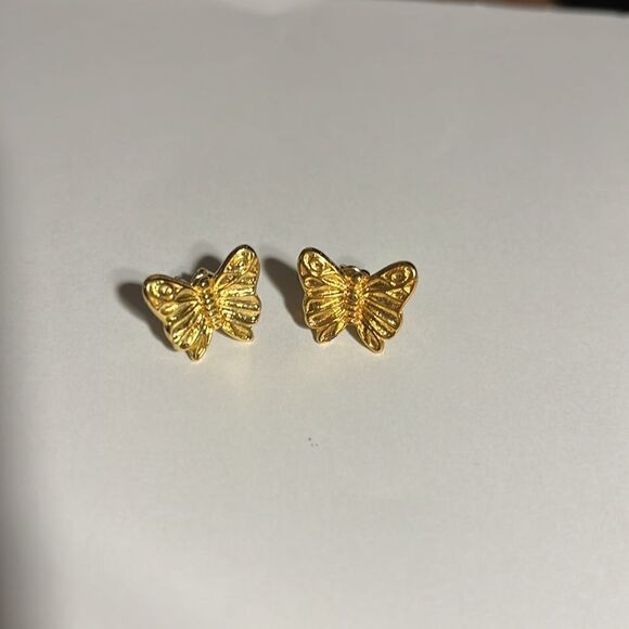 Gold butterfly pierced earrings. - Picture 2 of 4